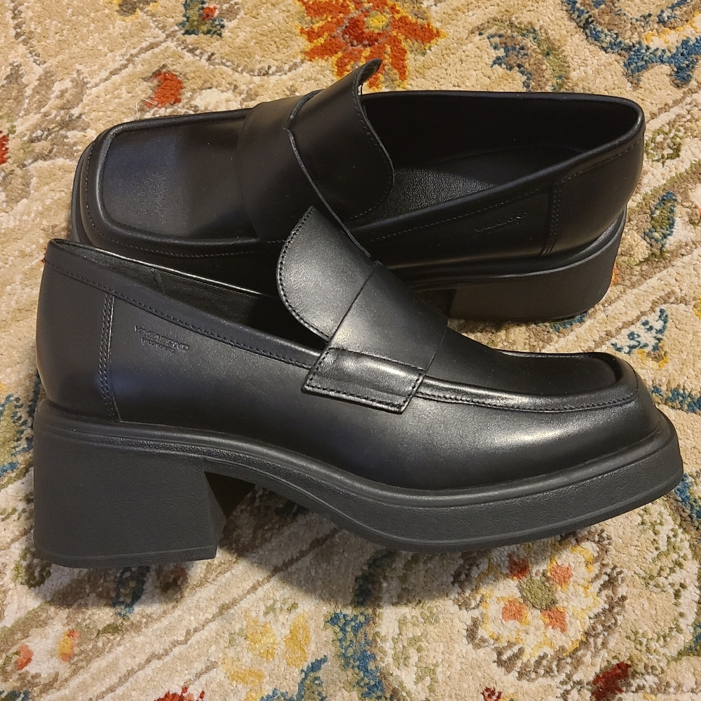Vagabond Black Loafers - Picture 5 of 11